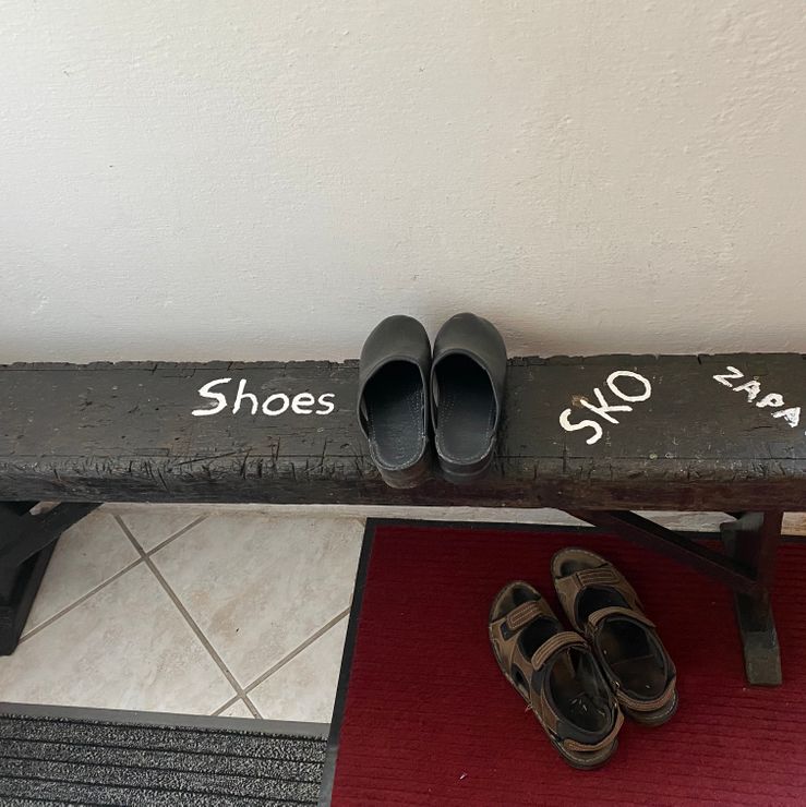 Shoe bench